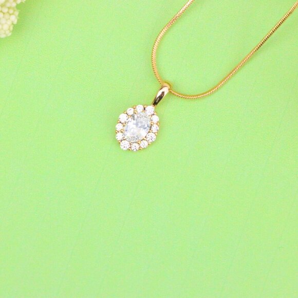 "Oval White Pendant with Halo Design in Gold-Plated Brass Setting, XPPT1812 - Picture 3 of 14